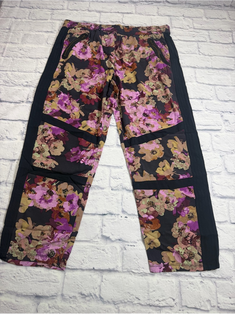 Anthropologie Lilka Navy Floral Pull-On Joggers in Navy, Plum & Gold. Size Large